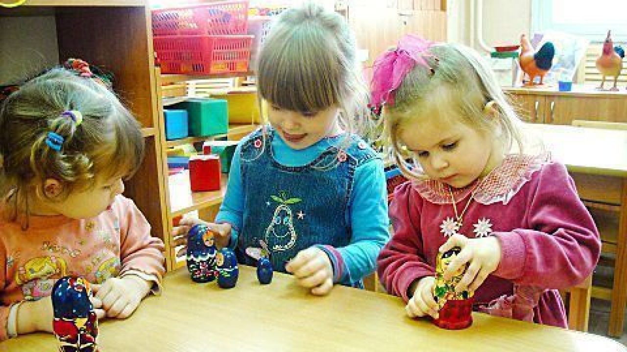 children's nesting dolls